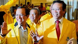 Priyo Budi Santoso bersama Agung Laksono (kanan) Ketua Umum Partai Golkar hasil Munas ke-IX Partai Golkar di Hotel Mercure, Ancol, Jakarta. (Liputan6.com/Andria