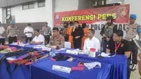 Konferensi pers pengungkapan anggota geng motor brutal di Pekanbaru oleh Polda Riau. (Liputan6.com/M Syukur)