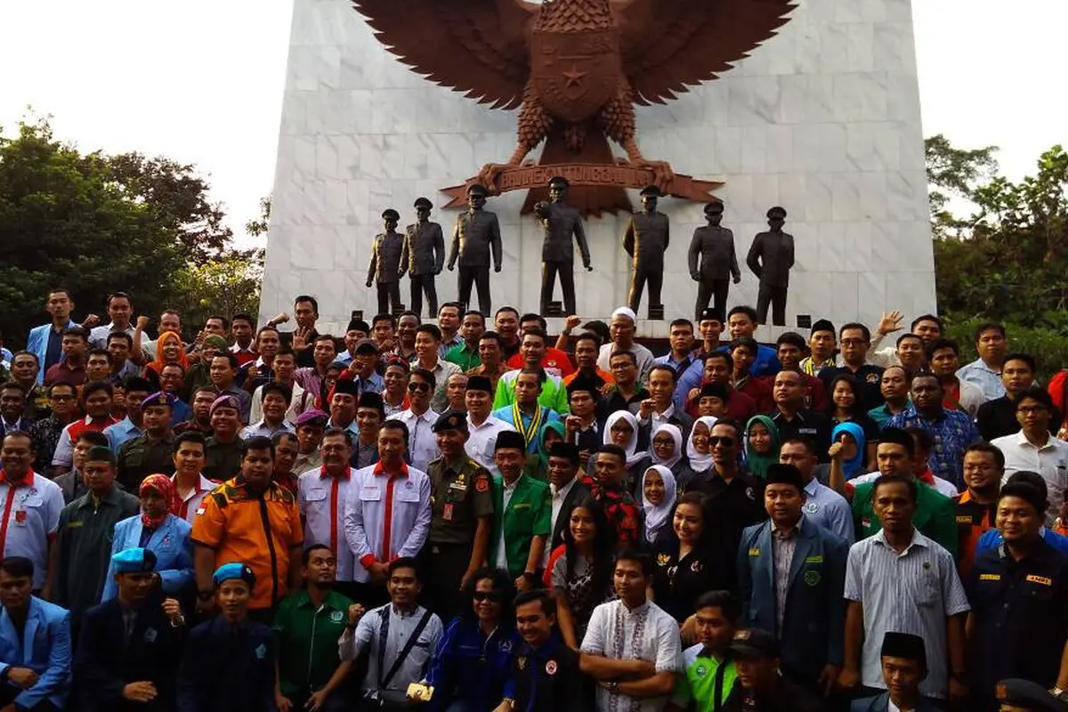 Menpora mam Nahrawi mendeklarasikan ikrar kesetiaan pada Pancasila dan Negara Kesatuan Republik Indonesia