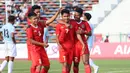 <p>Selebrasi para pemain Timnas Indonesia U-22 setelah mencetak gol pertama ke gawang Myanmar melalui Marselino Ferdinan (kedua kanan) pada laga kedua Grup A SEA Games 2023 di Olympic Stadium, Phnom Penh, Kamboja, Kamis (4/5/2023). (Bola.com/Abdul Aziz)</p>