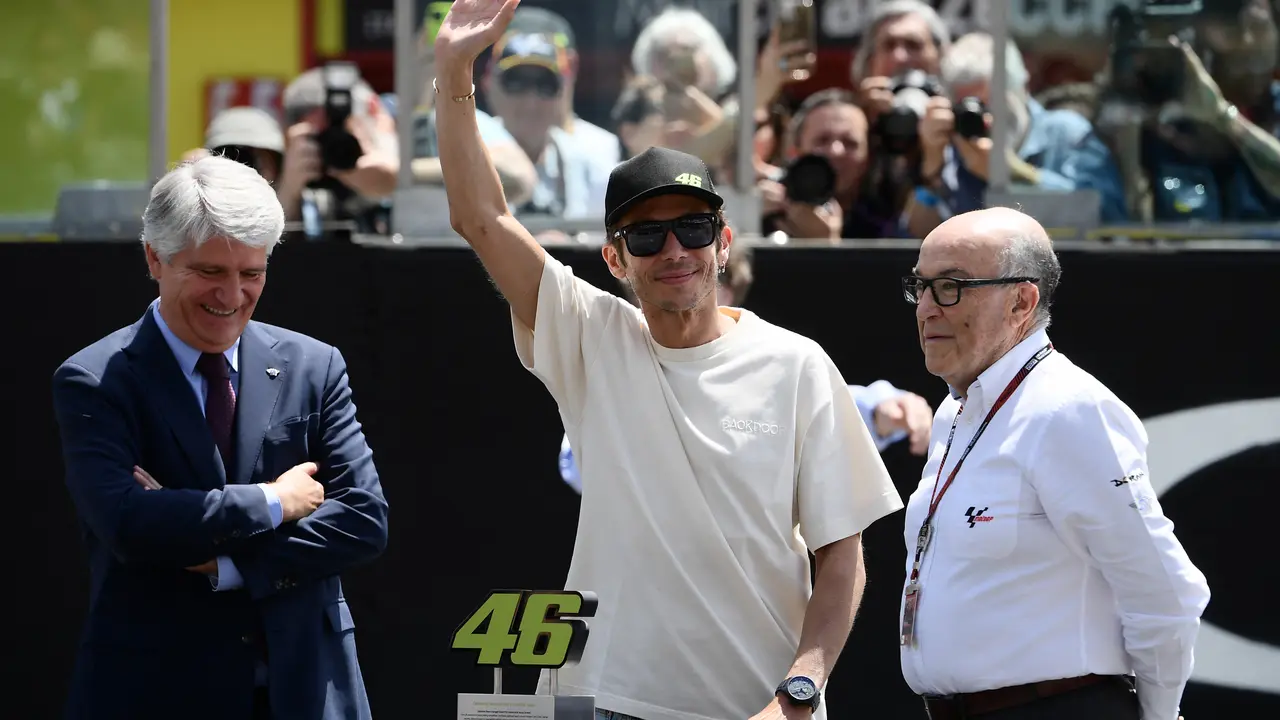 Valentino Rossi (Tengah)