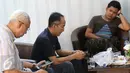 Kedatangan Keluarga Christopher untuk membantu proses identifikasi korban terbakarnya KM Zahro melalui pemeriksaan sampel DNA dan odontologi forensik di RS Polri, Kramat Jati, Jakarta, Senin (2/1). (Liputan6.com/Immanuel Antonius)