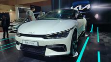 Kia EV6 GT-Line merupakan sebuah mobil yang dipamerkan oleh Kia pada ajang pameran Jakarta Auto Week. Mobil ini adalah mobil yang mengisi segmen SUV kompak yang sudah sepenuhnya ditenagai listrik. SUV berukuran kompak ini ditenagai oleh motor listrik yang menghasilkan tenaga hingga 320hp dengan baterai liquid cooled lithium-ion kapasitas 77,4kWh yang memungkinkan mobil ini bisa melaju sejauh 506km