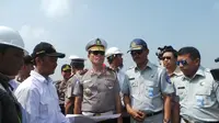 Kepala Korps Lalu Lintas Polri Irjen Royke Lumowa saat meninjau kondisi lalu lintas jelang arus mudik di Surabaya, (Jawa Timur).