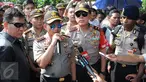 Kapolri Jenderal Tito Karnavian memberikan keterangan di lokasi penggerebekan teroris Tangsel, Banten, Rabu (21/12). Tito menyatakan tewasnya tiga terduga teroris karena mereka hendak melawan aparat dengan bom saat ditangkap. (Liputan6.com/Helmi Afandi)