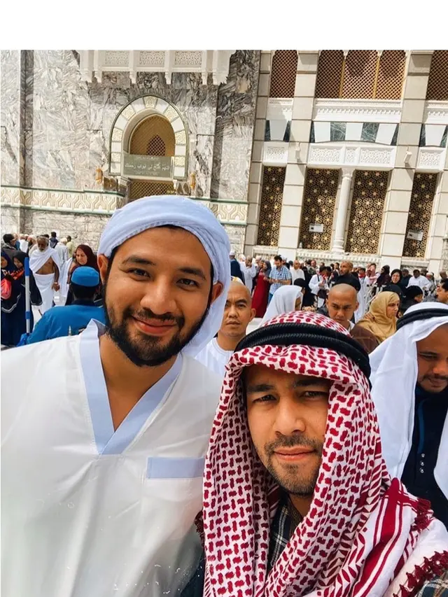 Bertemu saat Umrah, Ini 6 Momen Keakraban Raffi Ahmad dan Ammar Zoni