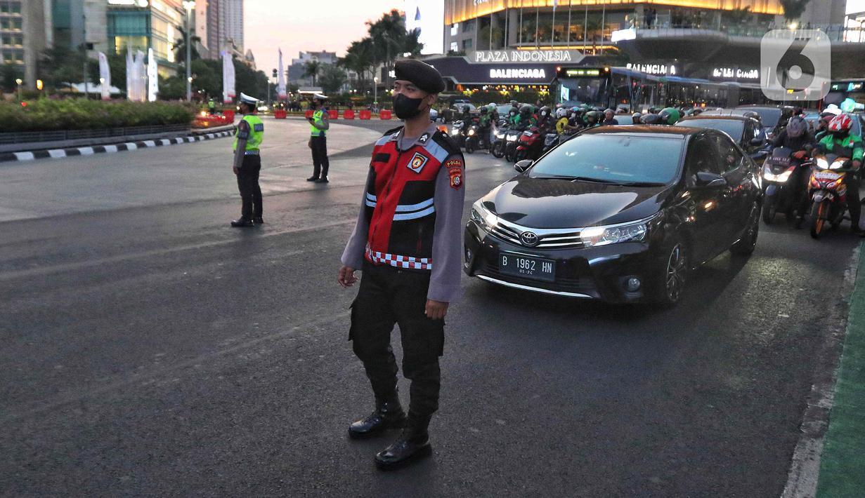 Buka tutup untuk merekayasa arus lalu lintas agar tidak terjadi kemacetan di sepanjang jalan-jalan protokol. (Liputan6.com/Angga Yuniar)