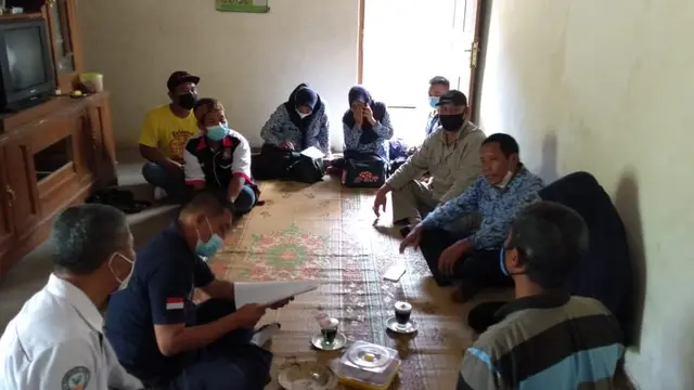 Pemulangan ODGJ yang ditemukan di Banyumas kepada keluarganya di Madiun. (Foto: Liputan6.com/Relawan ODGJ)