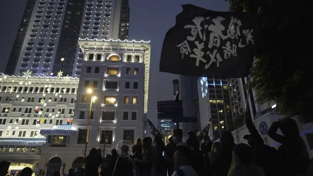 Aksi demonstrasi di Hong Kong pada malam Tahun Baru.