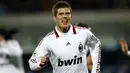 Kegembiraan striker AC Milan, Klaas-Jan Huntelaar seusai menjebol gawang Catania dalam lanjutan Serie A Italia di Massimino Stadium, 29 November 2009. Milan menang 2-0. AFP PHOTO / Marcello PATERNOSTRO 
