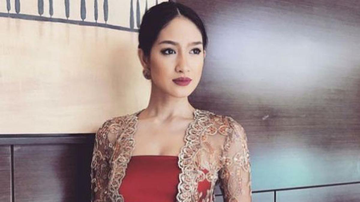 Intip Gaya Sensual Si Sintal Miss Grand Myanmar 2017 - Fashion & Beauty