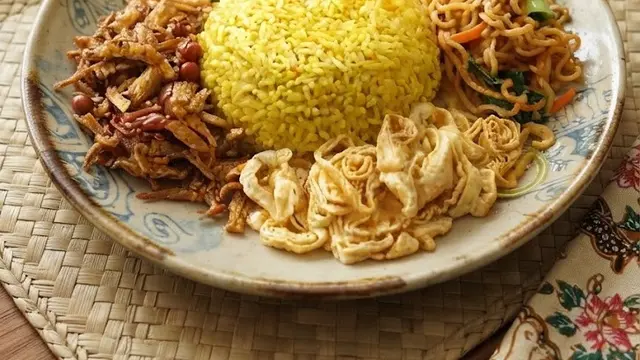 Resep Nasi Kuning Teri Kacang yang Pulen dan Gurih