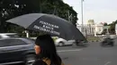 Anggota Jaringan Solidaritas Korban untuk Keadilan melakukan aksi Kamisan ke-378, Jakarta, Kamis (11/12/2014). (Liputan6.com/Miftahul Hayat)