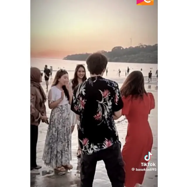 6 Potret Syifa Hadju ketika di Bali Pakai Dress Merah, Dirumorkan Dilamar Rizky Nazar