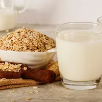 bahaya susu oat yang jarang diketahui/shutterstock/YuriiVD