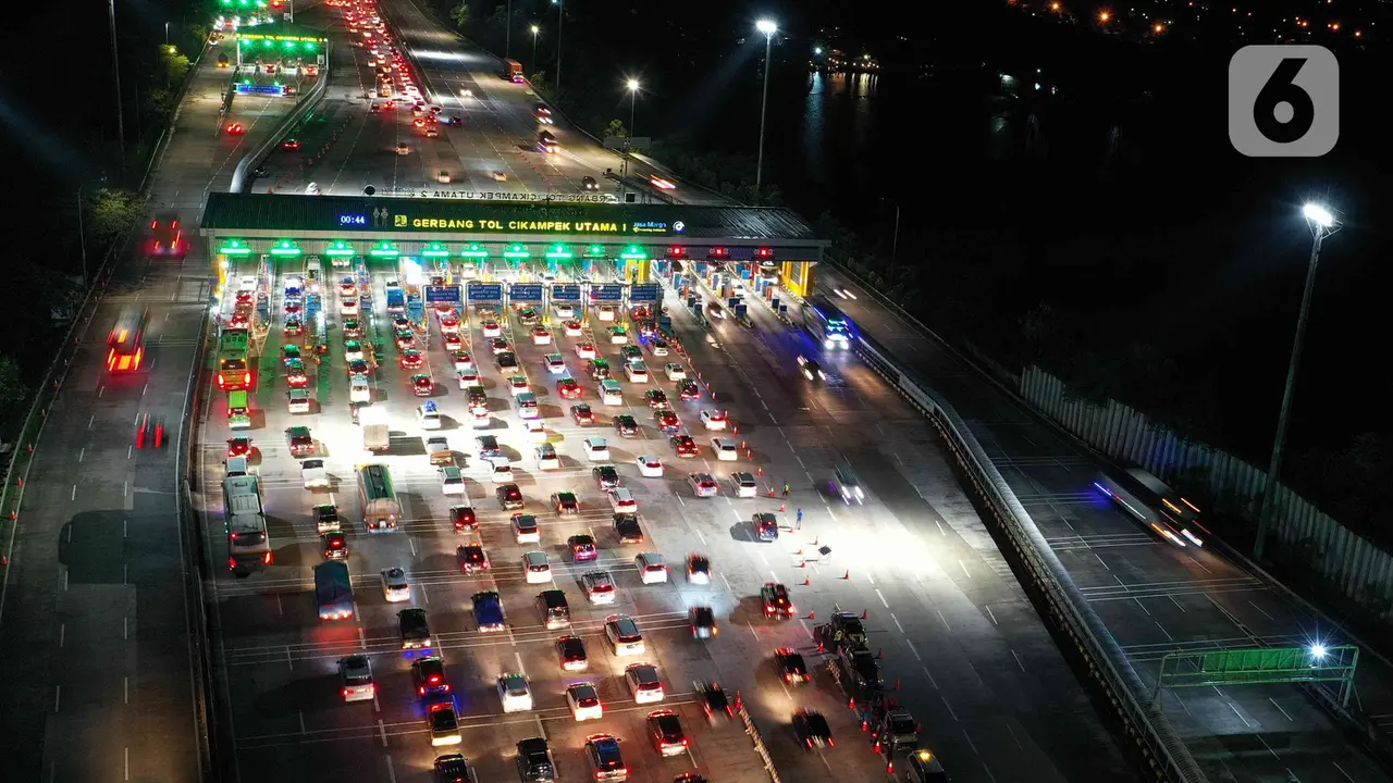 Pantauan Pelaksanaan Pemberlakuan Lawan Arus di Tol Jakarta-Cikampek