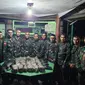 Tim patroli malam Pos Komando Utama Satgas Pamtas RI-PNG Yonif 132/BS usai menggagalkan upaya penyelundupan Ganja Kering di tengah hutan..(istimewa)