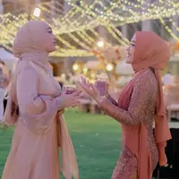 Gaya Putri Delina dan Santyka Fauziah Kekasih Sule. [@putridelinaa]