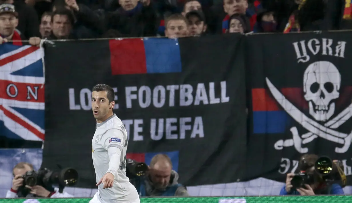 Pemain Manchester United, Henrikh Mkhitaryan mencetak satu gol untuk kemenangan timnya atas  CSKA Moscow pada laga grup A Liga Champions di VEB Arena, Moscow, Rusia, (27/9/2017). MU menang 4-1. (AP/Ivan Sekretarev)