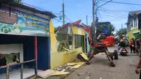 Satpol PP Bongkar 90 Bangunan Liar di Depok, Sempat Adu Mulut dengan Pengurus RW