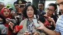 Ketua Pengadilan Negeri Sidoarjo Ifa Sudewi memberikan keterangan pers usai diperiksa KPK, Jakarta, Rabu (22/6). Hakim Ifa diperiksa terkait dugaan kasus suap Panitera PN Jakut untuk tersangka Bertha Natalia Ruruk Kariman.(Liputan6.com/Helmi Afandi)