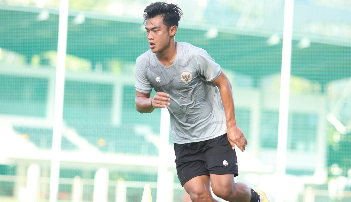 Bersama Timnas Indonesia, ia telah tampil 8 kali di level senior. Debutnya terjadi di bawah pelatih Shin Tae-yong saat Timnas Indonesia kalah 1-3 dari Oman dalam laga persahabatan, 29 Mei 2021. (Dok. PSSI)