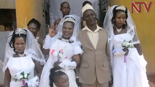 Seorang pria menggelar pesta pernikahan untuk 3 orang istri sekaligus.