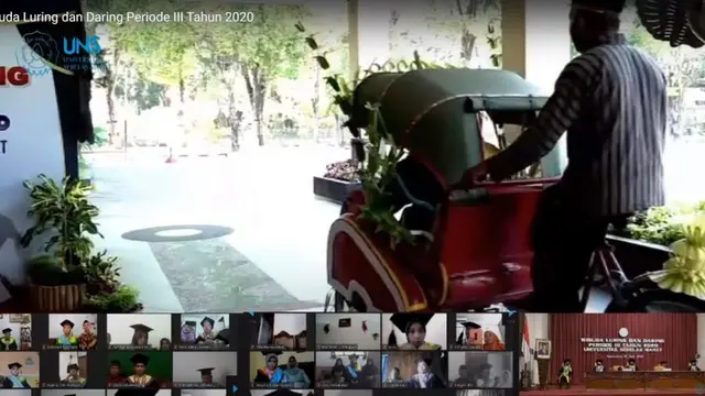 Deretan Kendaraan Ramah Lingkungan saat Wisuda Drive-thru UNS