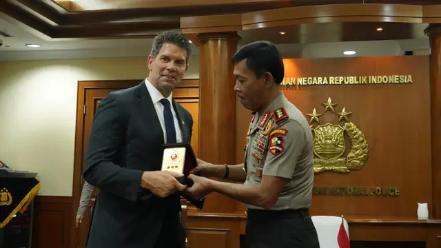 FBI memberikan penghargaan kepada Polri, Jumat (5/7/2019).