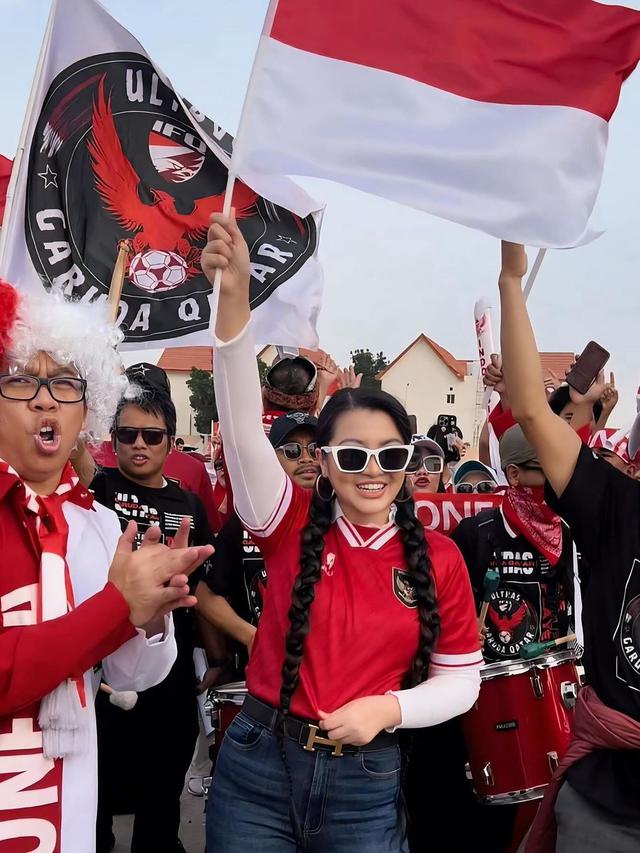 9 Momen Fitri Carlina Setia Nonton Langsung Timnas, Rela Bolak-Balik Indonesia-Qatar