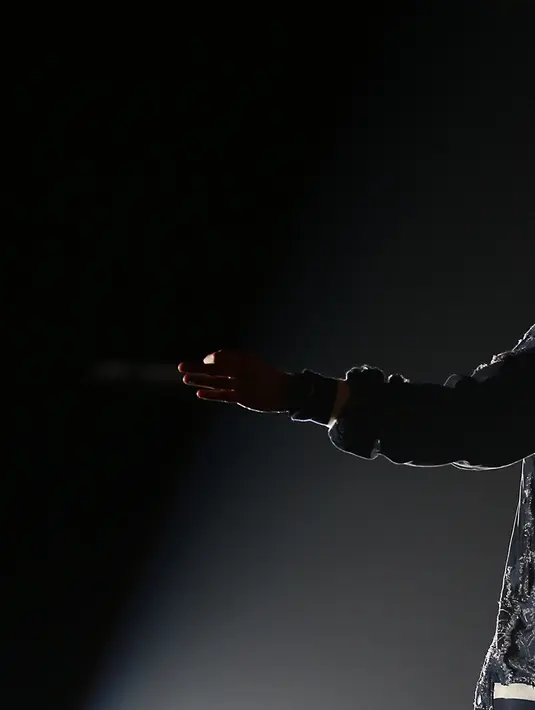 Para penggemar Afgan dan ribuan pengunjung sangat menantikan penampilan pria yang mempunyai lesung pipit di pipinya ini. (Andy Masela/Bintang.com)