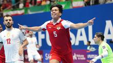 Pemain Timnas Futsal Indonesia, Israr Megantara, merayakan gol yang dicetaknya ke gawang Iran dalam pertandingan final Piala Asia Futsal 2026 di Indonesia Arena, Jakarta, Sabtu (7/2/2026). (Bola.com/Abdul Aziz)