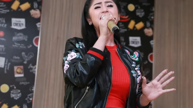 Dewi Perssik