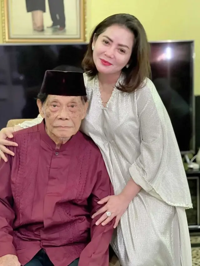 6 Potret Kedekatan Penyanyi Dangdut dengan Ayahnya, Tampil Kompak