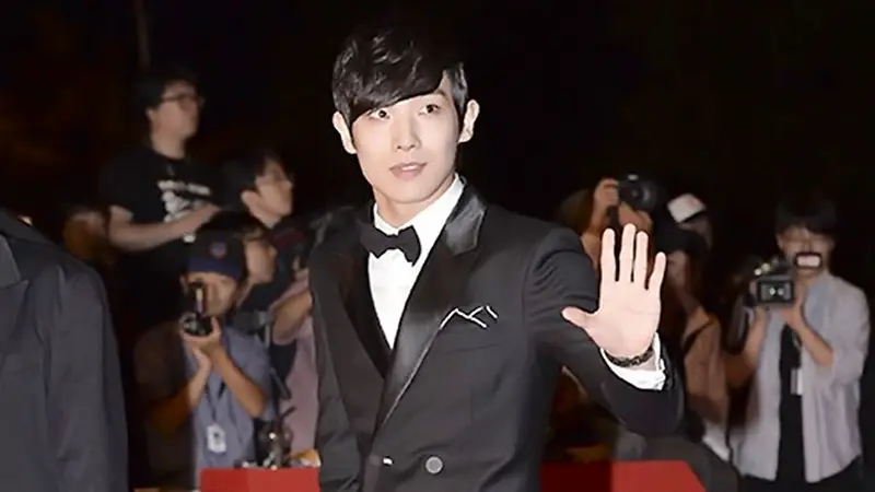 lee-joon-131007b.jpg