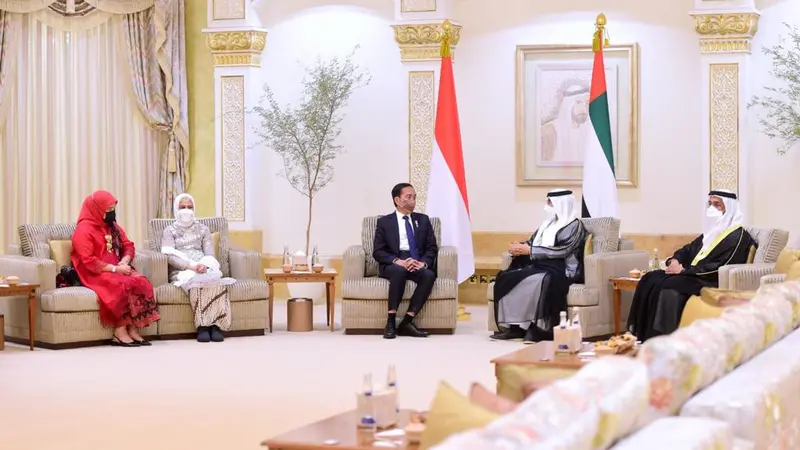 Presiden Jokowi tiba di di Bandar Udara Internasional Abu Dhabi, Persatuan Emirat Arab (PEA),  Jumat dini hari, 1 Juli 2022.