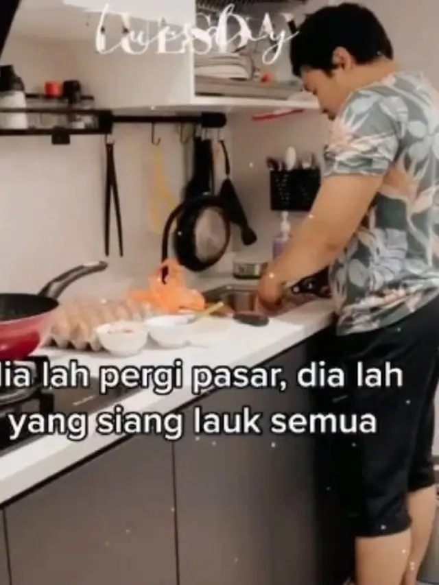 Selalu Dibantu dengan Pekerjaan Rumah, Istri Belikan Suami Hadiah PS5