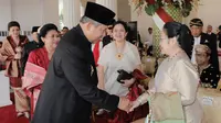 Presiden keenam RI Susilo Bambang Yudhoyono bersalaman dengan Presiden kelima RI Megawati Soekarnoputri (Anung Anindhito)