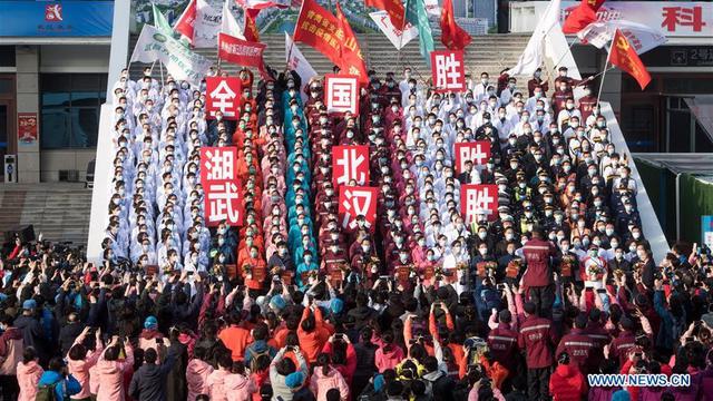 Para tenaga medis yang berjibaku di garda depan melawan Virus Corona