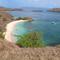 Pink Beach merupakan salah satu destinasi wisata unggulan Indonesia yang berlokasi di Taman Nasional Komodo, Nusa Tenggara Barat. (Liputan6.com/ Ahmad Ibo).