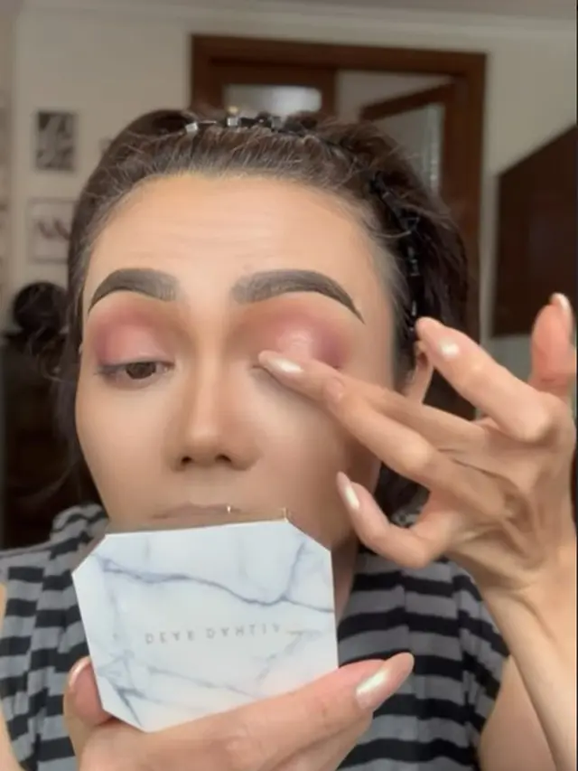 Rina Nose makeup ala Krisdayanti (Instagram/rinanose16)