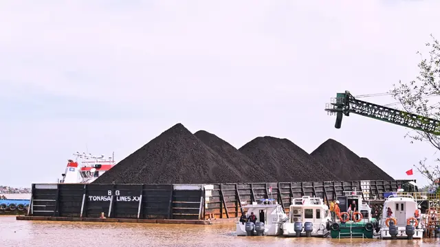 Menteri Perhubungan (Menhub) Budi Karya Sumadi melakukan pertemuan dengan para pemilik Terminal Khusus di Banjarmasin, Sabtu (19/8/2023). (Dok Kemenhub)