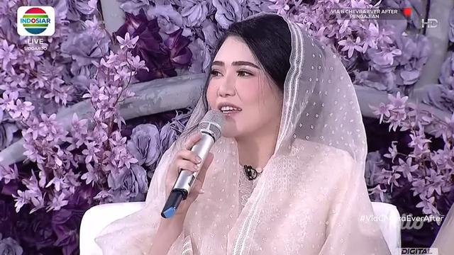 Cantiknya Via Vallen di Momen Pengajian dengan Busana Bernuansa Nude
