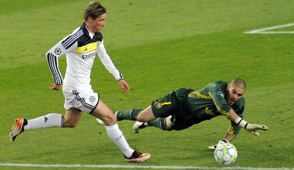 Valdes merupakan lulusan akademi sepak bola Barcelona, La Masia. Sempat memperkuat tim junior, Valdes akhirnya dipercaya membela skuat El Barca pada musim 2002-2003. (AFP/Pierre-Philippe Marcou) 