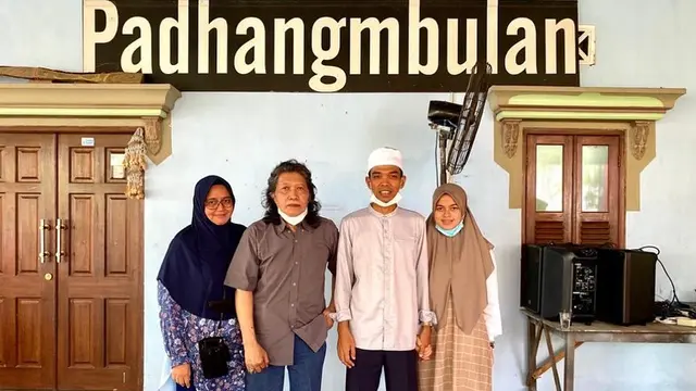Ustaz Abdul Somad dan Emha Ainun Nadjib (https://www.instagram.com/p/CPKvgG3lUV7/)