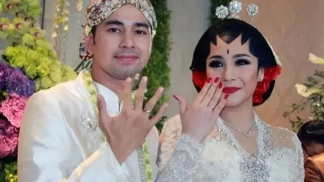 Model Cincin Emas para Seleb dan Artis, Referensi untuk Pernikahan di Tahun 2024