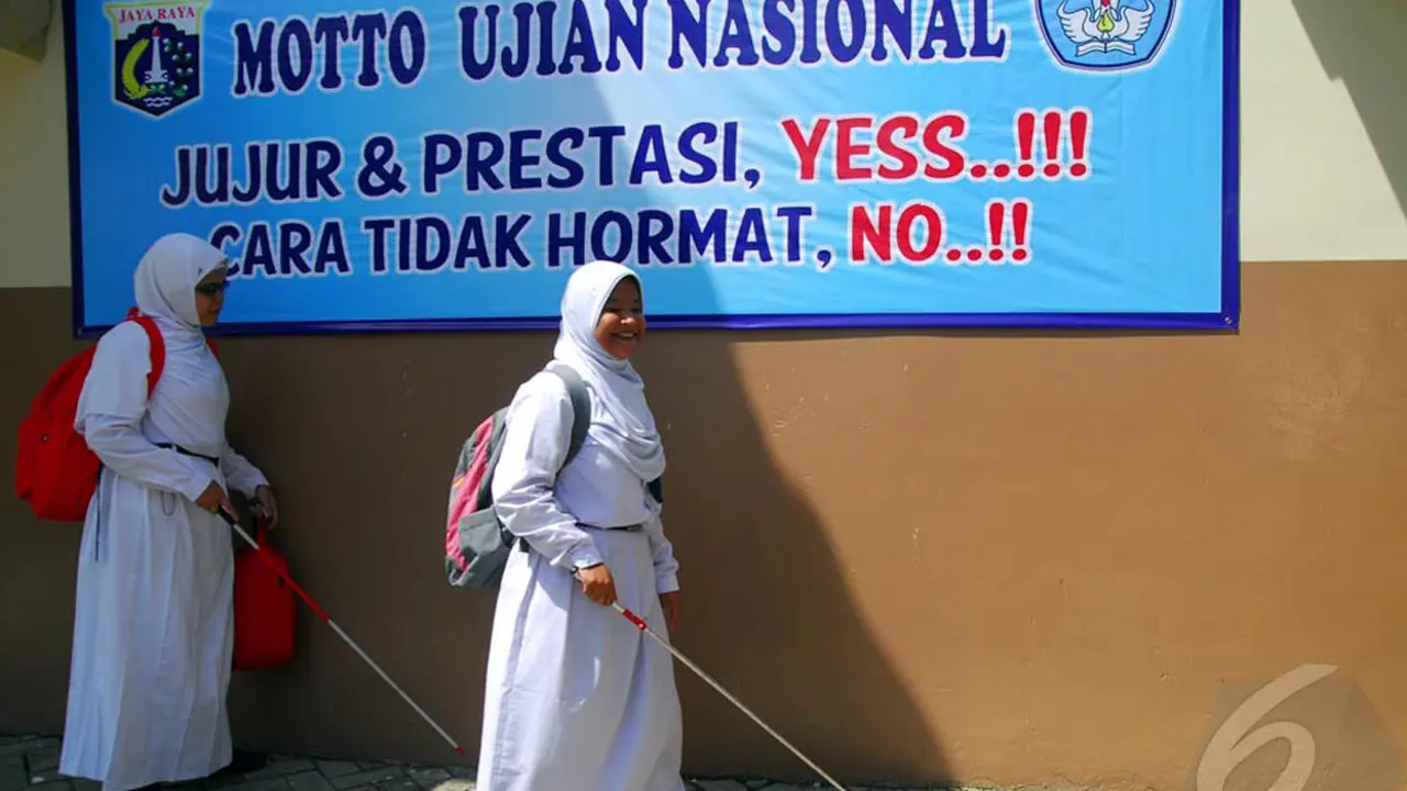 Siswa SLB Ikut Ujian Nasional