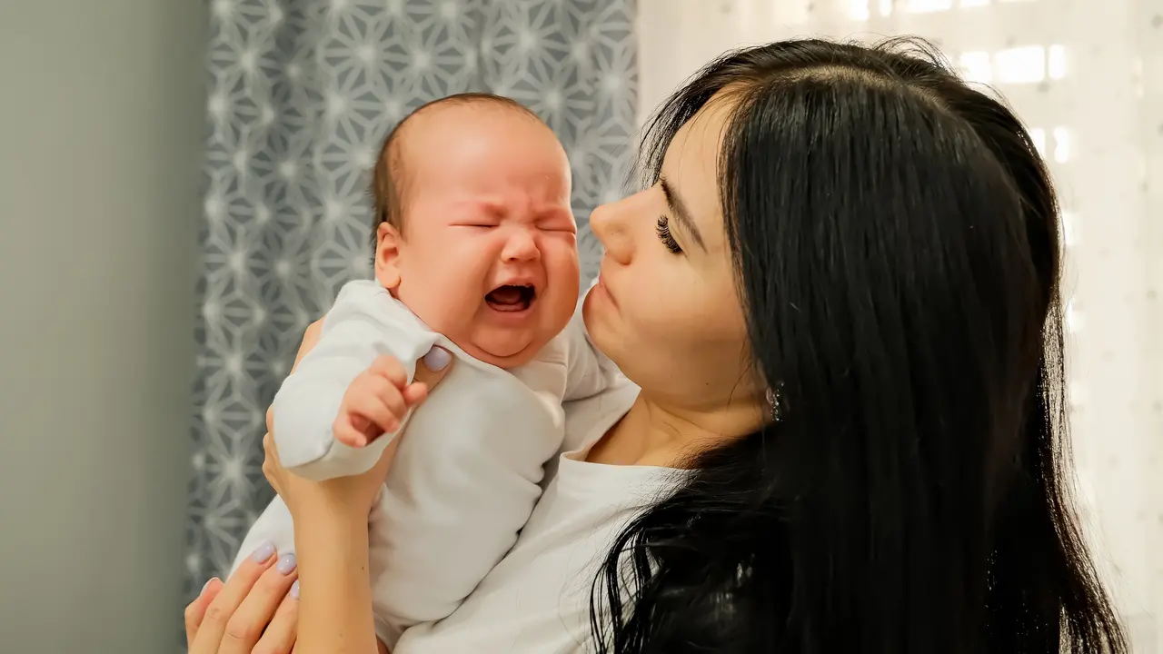 bayi menangis disusui