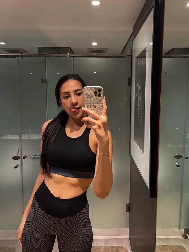 Sukses Turun Berat Badan, Ini 6 Potret Anya Geraldine Pamer Perut RataSukses Turun Berat Badan, Ini 6 Potret Anya Geraldine Pamer Perut Rata