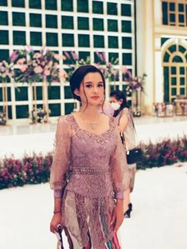 7 Potret Kebersamaan Azriel Hermansyah dengan Sarah Menzel dalam Lamaran Aurel
